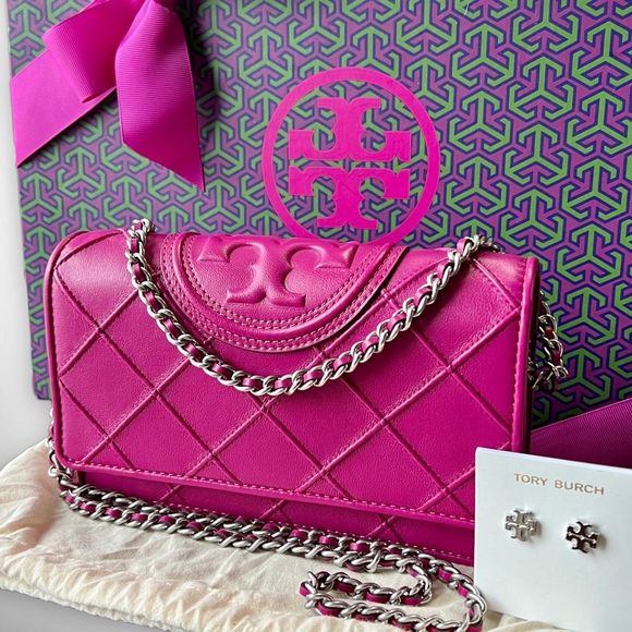 Tory Burch Handbags - AUTHENTICATED NWT Tory Burch Pink Fleming Soft Bag